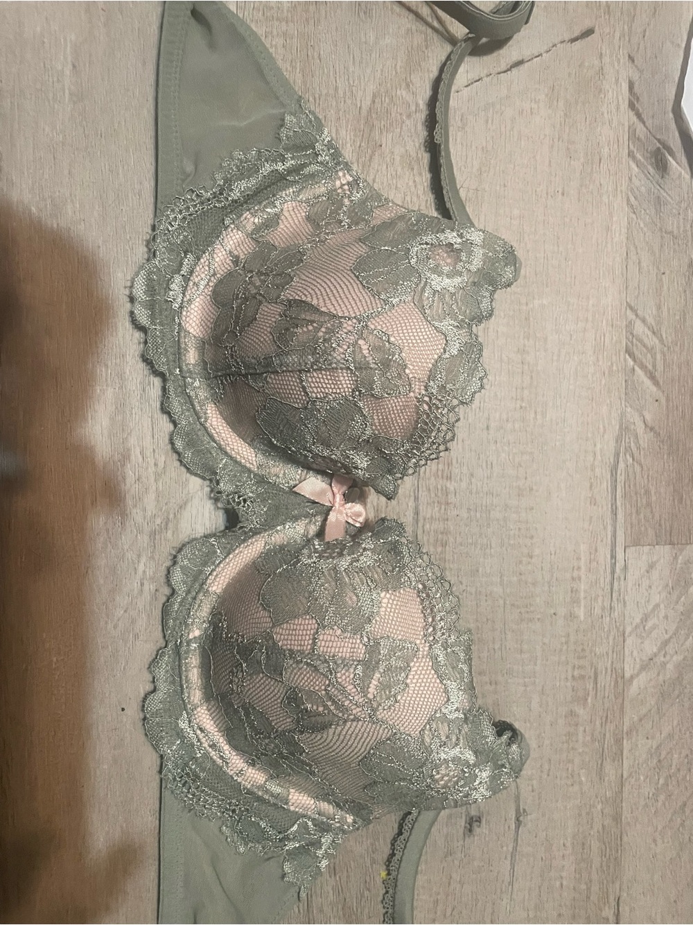 Victoria's Secret Sage Green Lace Bra with Blush Pink Lining